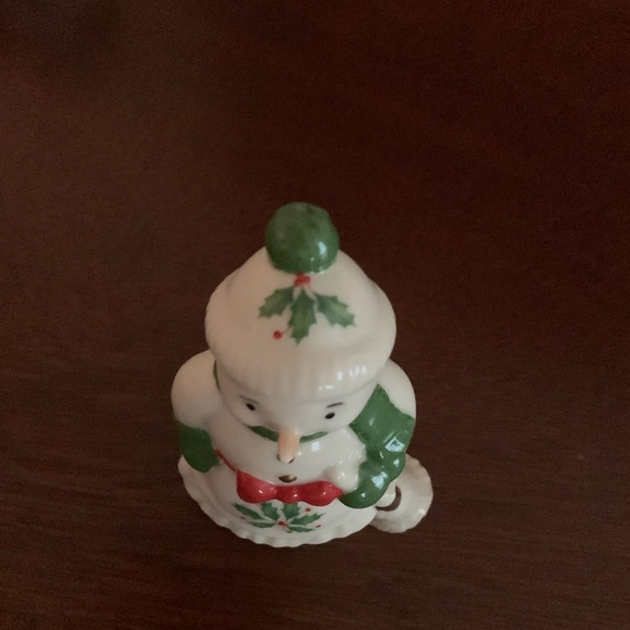 Authentic Lenox Snowman salt & pepper figurines - Picture 2 of 12